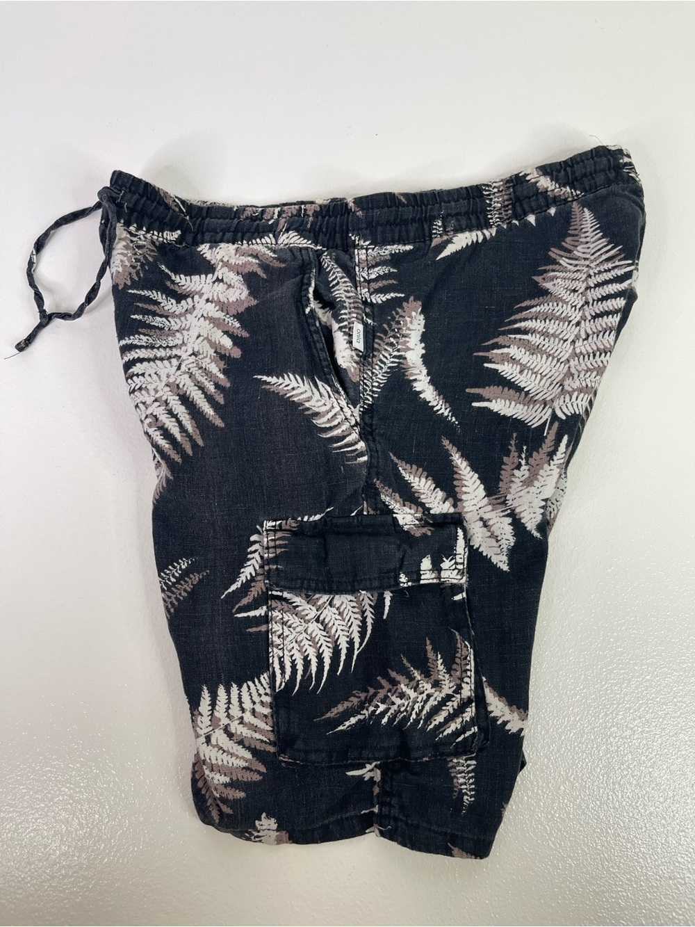 Onia Mens Medium 100% Linen Fern Leaf Printed Cargo Pull On Shorts Black Drawstr